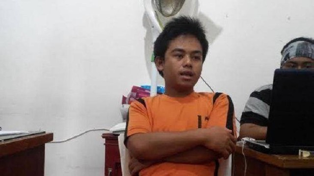 Mantan pelaku pencabulan anak, Andri Sobari alias Emon, bebas setelah menjalani sembilan tahun penjara di Lapas Kelas I Cirebon.