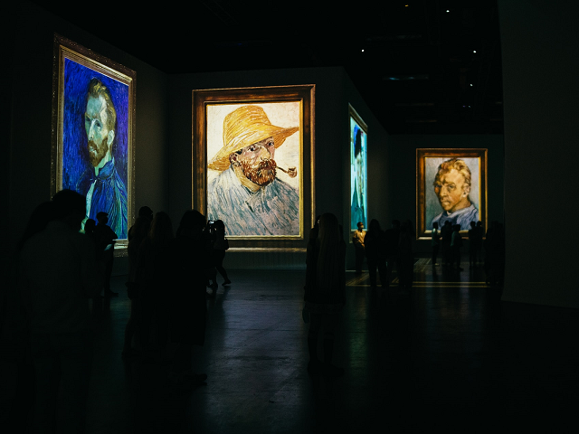 Ilustrasi pelukis yang bernama Vincent van Gogh menganut aliran ekspresionisme. Sumber: www.unsplash.com.