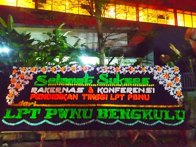 Karangan bunga dari LPT PWNU Bengkulu. (Foto: Dok. SEVIMA)