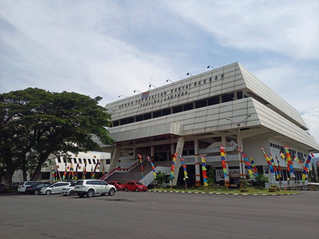 Gedung DPRD Lampung. | Foto : Galih Prihantoro/ Lampung Geh