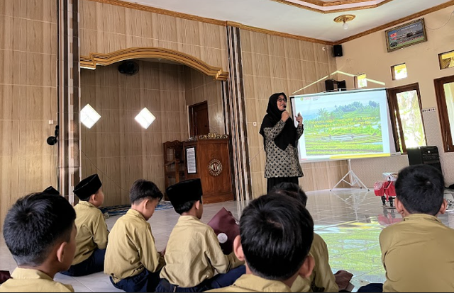 Antusias, Dosen UMY Latih Siswa Madrasah Ibtidaiyah Siaga Bencana