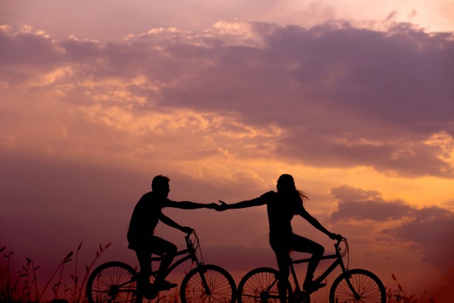 Ilustrasi Hukum Pacaran LDR di Bulan Ramadhan, sumber foto (Everton Vila) by unsplash.com