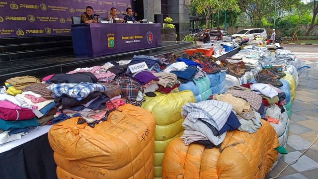 Konferensi pers barang-barang penyelundupan di Polda Metro Jaya, Jumat (24/3/2023). Foto: Thomas Bosco/kumparan