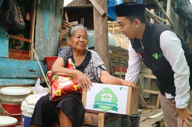 Dompet Dhuafa Lampung membagikan puluhan paket kebaikan di Kelurahan Kangkung dan Kelurahan Sukaraja, Kecamatan Bumi Waras, Kota Bandar Lampung pada Kamis (23/3/2023)