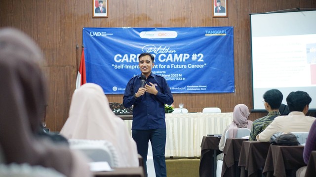 Career Camp #2 2023 Bimawa Universitas Ahmad Dahlan (UAD) dengan pembicara Choirul Fajri, S.I.Kom., M.A. (Foto: Sinta Anggraeni)