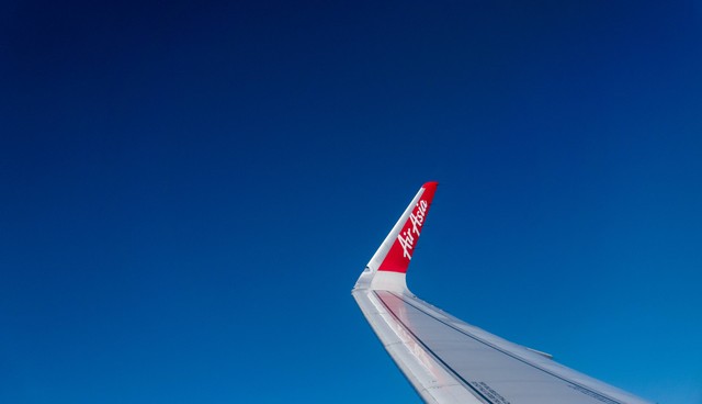  Ilustrasi pesawat Air Asia. Foto: Unsplash