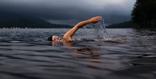 Ilustrasi aktivitas air yang menjadi media olahraga. Foto: Unsplash/Todd Quackenbush
