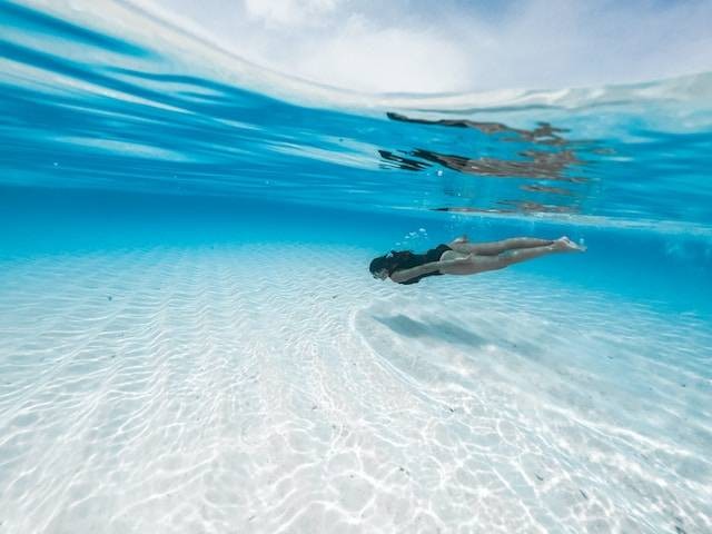 Ilustrasi aktivitas air. Foto: Unsplash/Zidhan Ibrahim
