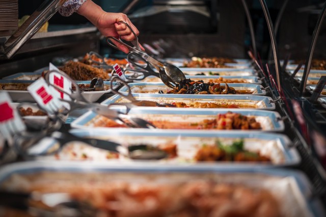 Tempat Makan Prasmanan di Bogor, Foto Hanya Ilustrasi: Unsplash/Ulysse Pointcheval