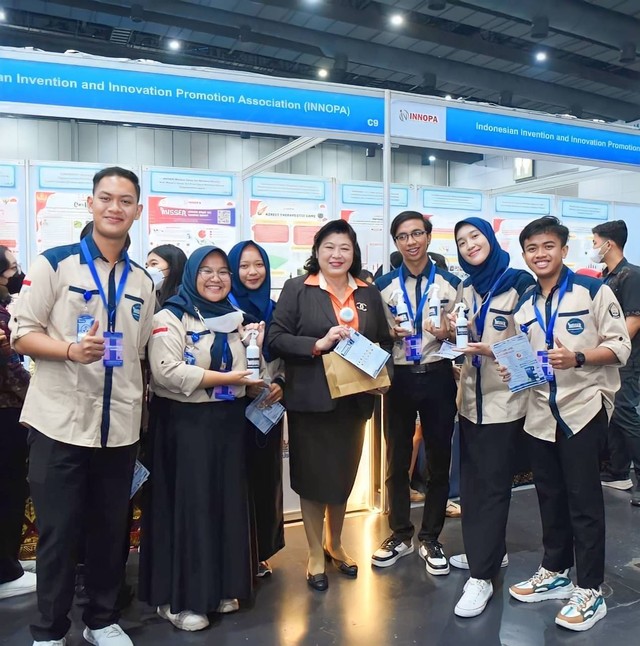 Tim MISSER dalam kompetisi Thailand Inventors' Day 2023 di Bangkok, Thailand.