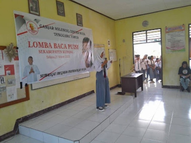 Lomba baca puisi yang digelar Ganjar Milenial Center NTT untuk pelajar SMA di Kupang. Foto: Dok. Istimewa