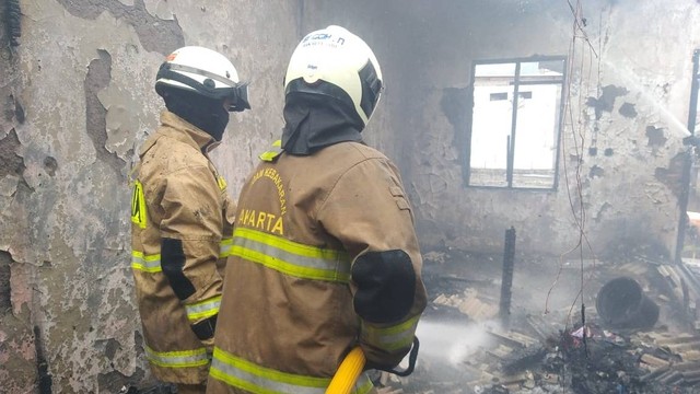 Kebakaran rumah di Jalan Mulia, Cipinang Cempedak, Jatinegara, Jakarta Timur pada Sabtu (25/3/2023). Foto: Dok. Istimewa