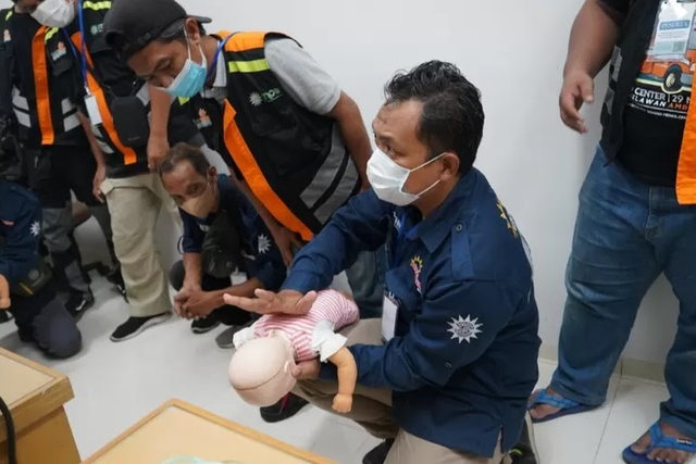 Menarik, Dosen Kedokteran UMY Berikan Pelatihan Prehospital Kepada Tim Ambulans