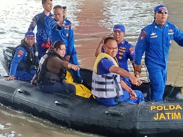 Korban Hilang Perahu Tambang Terbalik di Surabaya Ditemukan Meninggal Dunia