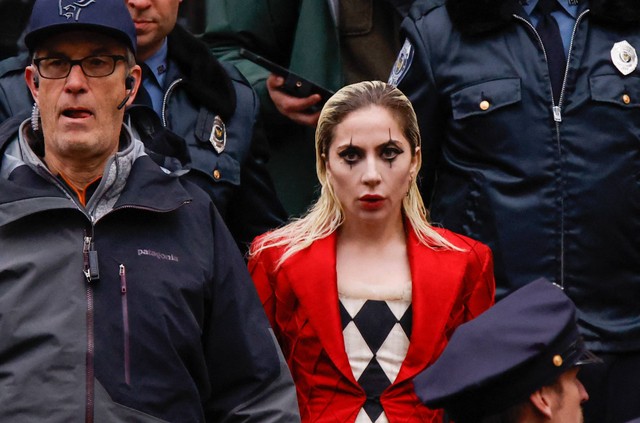 Lady Gaga saat syuting film "Joker: Folie a Deux" di New York pada Sabtu (25/3/2023). Foto: Kena Betancur/AFP