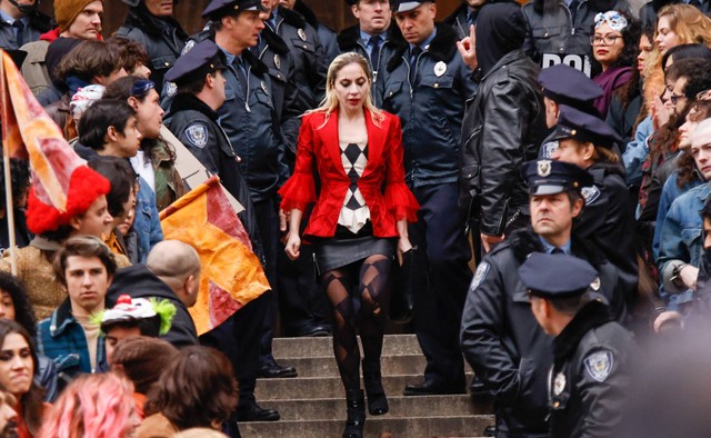 Lady Gaga saat syuting film "Joker: Folie a Deux" di New York pada Sabtu (25/3/2023). Foto: Kena Betancur/AFP