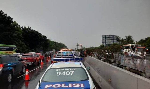 Kemacetan akibat kecelakaan di Tol Jagorawi arah Jakarta. Foto: Dok. Istimewa