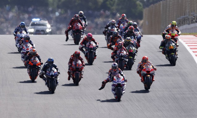 Start balapan MotoGP Portugal 2023 di Sirkuit Algarve International, Portimao, pada 26 Maret 2023. Foto: REUTERS/Marcelo Del Pozo