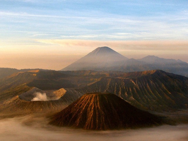 Ilustrasi sejarah gunung bromo berdasarkan kepercayaan suku Tengger. Sumber: PublicDomainPictures/pixabay.com 