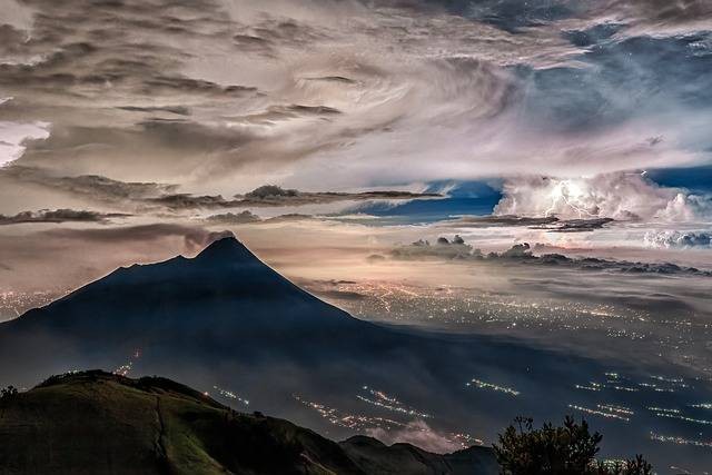 Ilustrasi gunung Merapi (Pixabay)