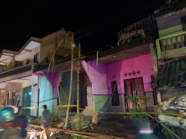 Rumah di Magelang yang rusak karena ledakan. Foto: istimewa