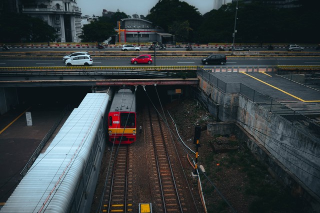 Ilustrasi Rute KRL Palmerah 2023. Foto: Unplash/Andika Febrian