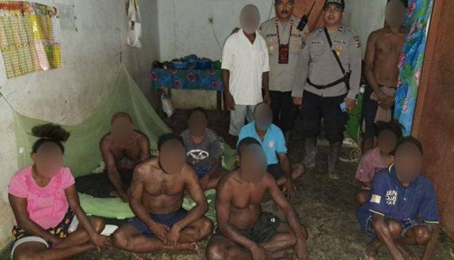 10 warga negara Papua Nugini tertangkap tangan di barak perkebunan sawit di Arso, Kabupaten Keerom. Foto: Polda Papua  