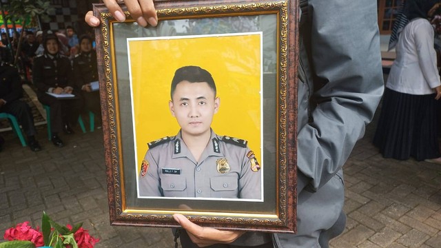 Briptu Rully Firmansyah, polisi yang tewas dengan luka tembak di dada di Semarang. Foto: Intan Alliva/kumparan