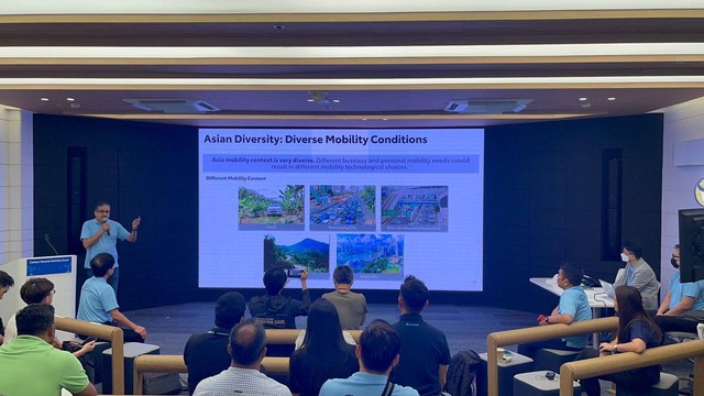 Pras Ganesh memberikan paparan pada Carbon Neutral Mobility Event di Bangkok, Thailand. Dok. Istimewa
