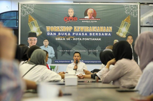 Relawan Orang Muda Ganjar Kalimantan Barat menggelar workshop kewirausahaan untuk siswa-siswi SMA/K dari berbagai sekolah di Kubu Raya dan Kota Pontianak pada Senin (27/3/2023). Foto: Dok. Istimewa