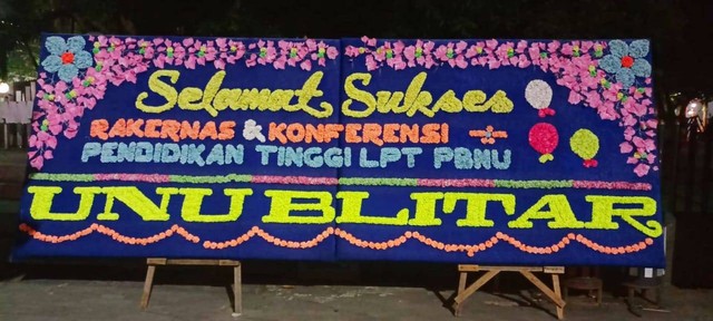 Karangan bunga dari UNU Blitar. (Foto: Dok. SEVIMA)