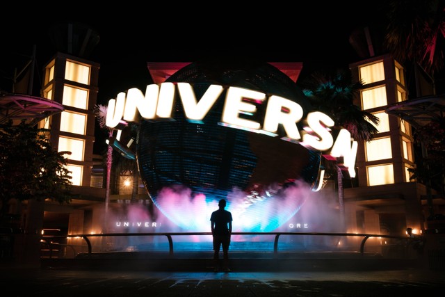  Ilustrasi Jenis Tiket Universal Studio Singapore, Foto Unsplash/Christian Chen