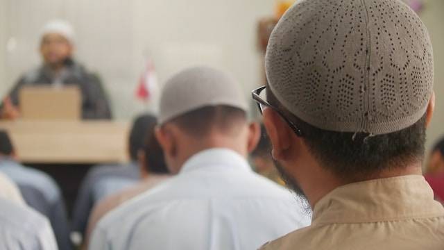 Ilustrasi teks ceramah Ramadhan singkat dan lucu. Foto: Unsplash/Masjid Pogung Dalangan