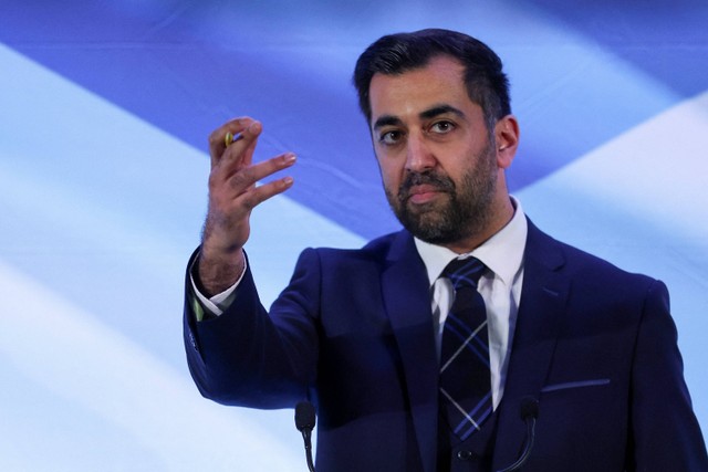 Humza Yousaf berbicara setelah diumumkan sebagai pemimpin baru Partai Nasional Skotlandia di Edinburgh, Inggris. Foto: Russell Cheyne/REUTERS