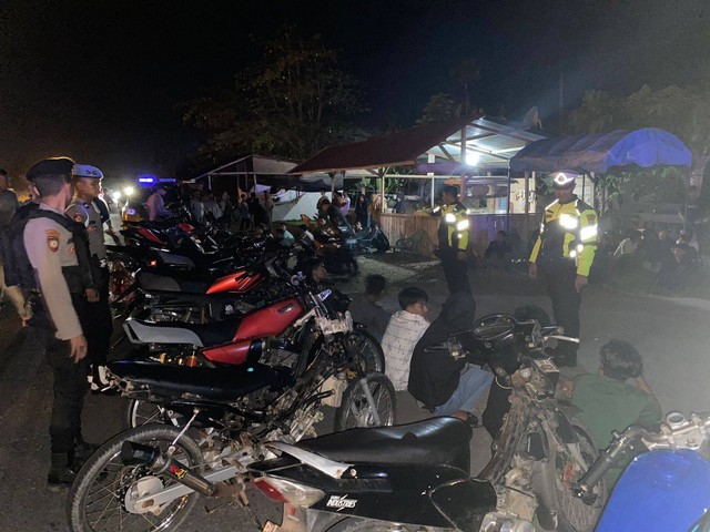 Polisi amankan sejumlah remaja di Aceh Utara beserta 48 unit sepeda motor akibat aksi balap liar. Foto: Dok. Istimewa