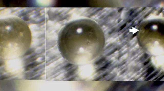 Manik-manik bola kaca aneh yang ditemukan di Bulan.  Foto: Van Ginnekan/Geochimica et Cosmochimica Acta