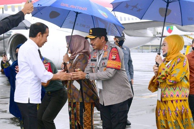 Presiden Jokowi tiba di Makassar untuk agenda kunjungan kerja. Foto: Muchlis Jr - Biro Pers Sekretariat Presiden