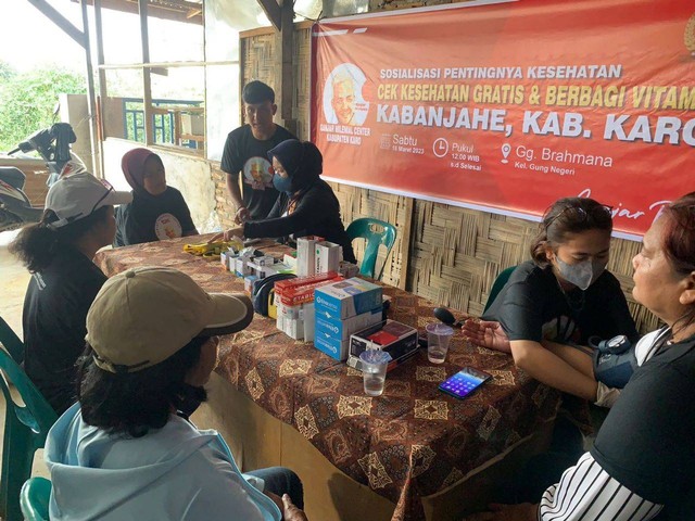Cek kesehatan gratis yang digelar Ganjar Milenial Center (GMC) di Gang Brahmana, Kecamatan Kaban Jahe, Kabupaten Karo. Foto; Dok. Istimewa