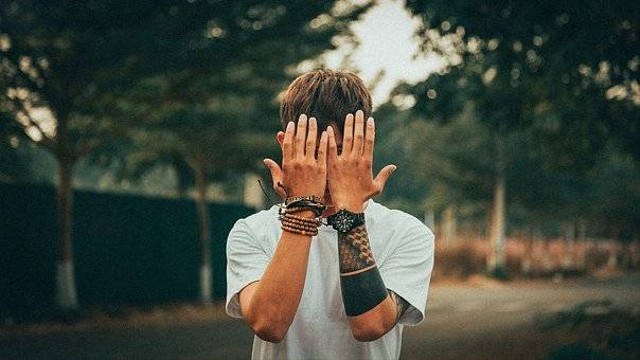Ilustrasi Bahasa Tubuh Pria Jatuh Cinta Diam-diam. Sumber: Pixabay