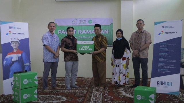 LAZnas PHR dan IZI Berikan Paket Ramadan untuk Warga Setiabudi, Jakarta Selatan