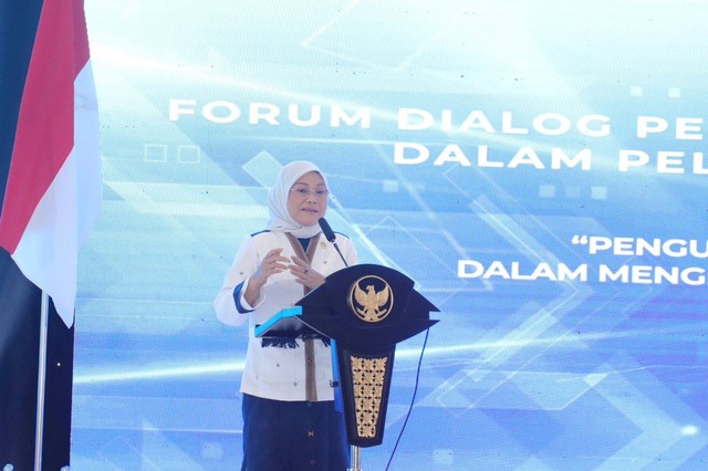 Menaker Ida Fauziyah saat membuka acara 'Forum Dialog Peran Pengantar Kerja dan Petugas Antar Kerja dalam Pelayanan JKP' di Jakarta Selasa (28/3/2023). Foto: Kemnaker