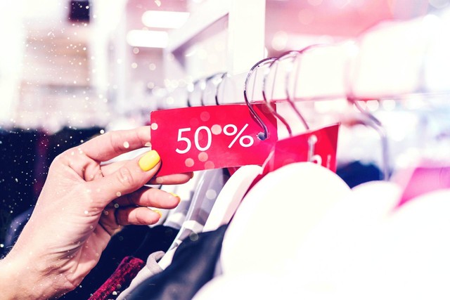 Ilustrasi Diskriminasi Harga. Foto: Unsplash.com/Artem Beliaikin