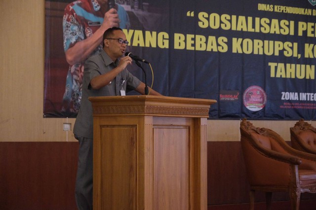 Wali Kota Magelang HM Nur Aziz memberikan sambutan pada acara sosialisasi perundang-undangan dengan tema Pelayanan Publik yang Bebas Korupsi, Kolusi dan Nepotisme tahun 2023, di Gedung Wanita Magelang. Foto: istimewa