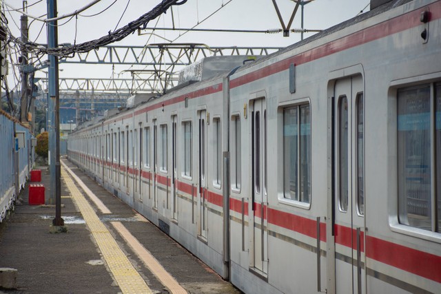 Jadwal KRL Jurangmangu 2023 Pagi dan Malam Hari. Foto: Unsplash/Rafael Atantya.