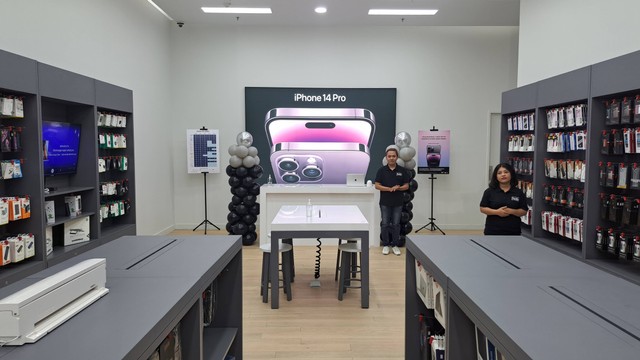 Suasana di dalam Hello, toko Apple Authorized Reseller dari Blibli. Foto: Rian Ramadhan/kumparan
