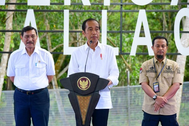 Presiden Jokowi berpidato saat meresmikan Taman Kehati Sawerigading Wallacea, Sorowako, Sulawesi Selatan, Kamis (30/3/2023). Foto: Muchlis Jr/Biro Pers Sekretariat Presiden