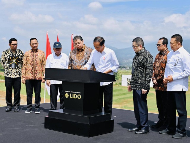 Presiden Jokowi saat meresmikan Kawasan Ekonomi Khusus (KEK) Lido, di Kabupaten Bogor, Jawa Barat, Jumat (31/3/2023). Foto: Laily Rachev/Biro Pers Sekretariat Presiden