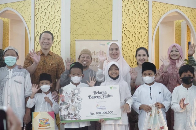 Ramadan telah datang, bulan yang penuh dengan kemuliaan dan keberkahan. Pada Kamis (30/3/2023), menjadi hari yang membahagiakan bagi 30 anak yatim di bawah naungan Lembaga Pelayan Masyarakat (LPM) Dompet Dhuafa. Jalin kolaborasi kebaikan Ramadan, Dompet Dhuafa bersama Supermal Karawaci kembali menggelar program Belanja Bareng Yatim.