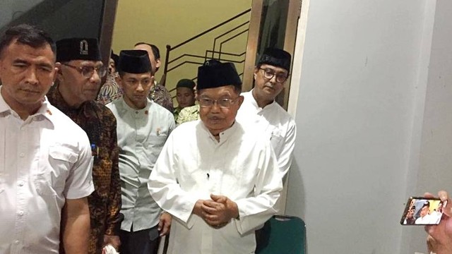 Ketua DMI Jusuf Kalla saat di Masjid Kampus UGM, Yogyakarta, Jumat (31/3/2023). Foto: Arfiansyah Panji Purnandaru/kumparan