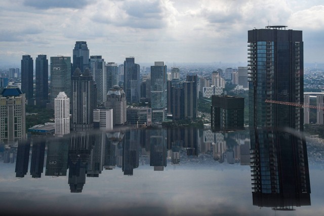 Suasana gedung-gedung bertingkat di Jakarta. Foto: ANTARA FOTO/Aditya Pradana Putra